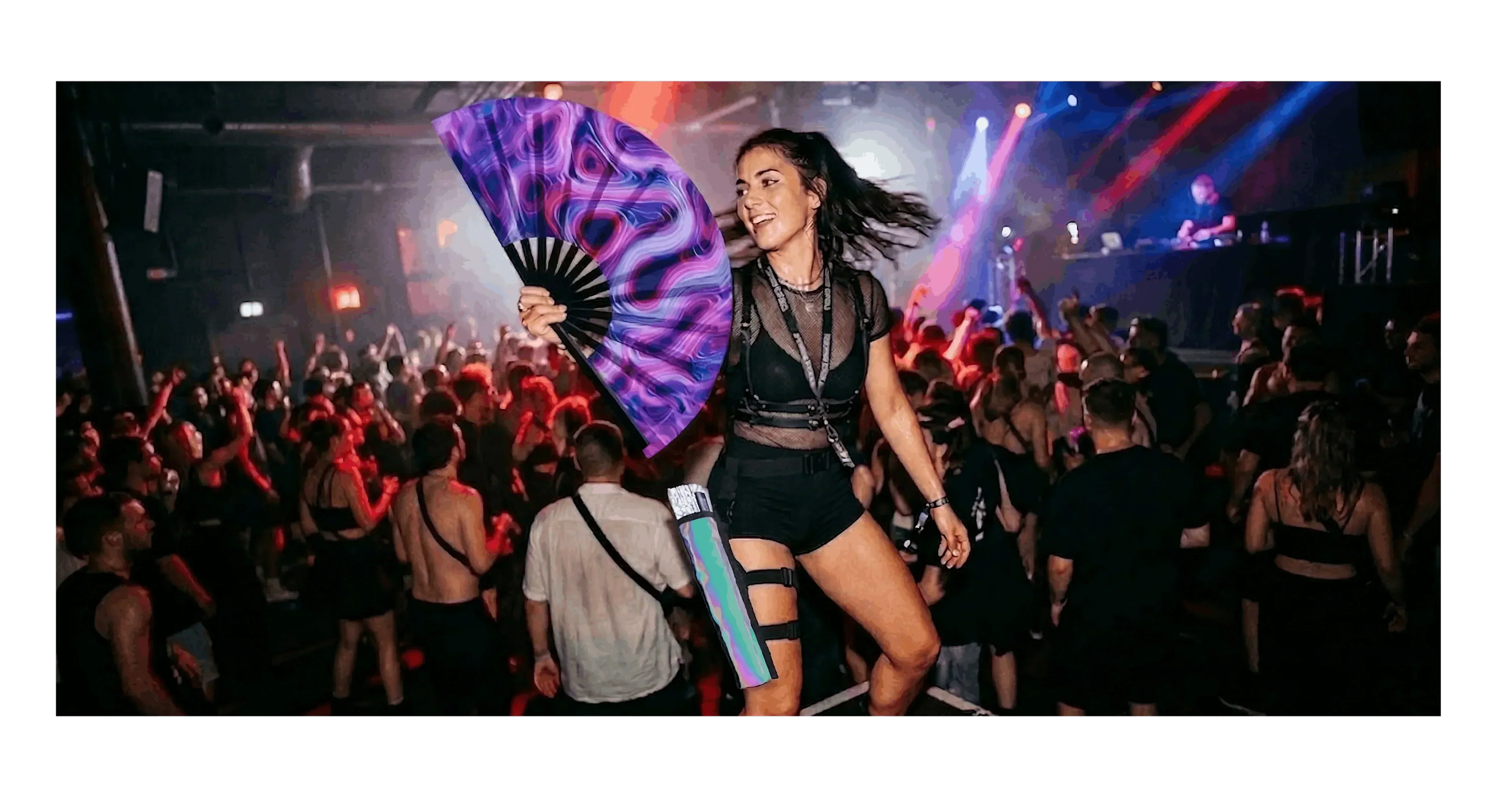 Rave-Survival: Warum der Techno Fächer dein wichtigstes Backup im Club ist