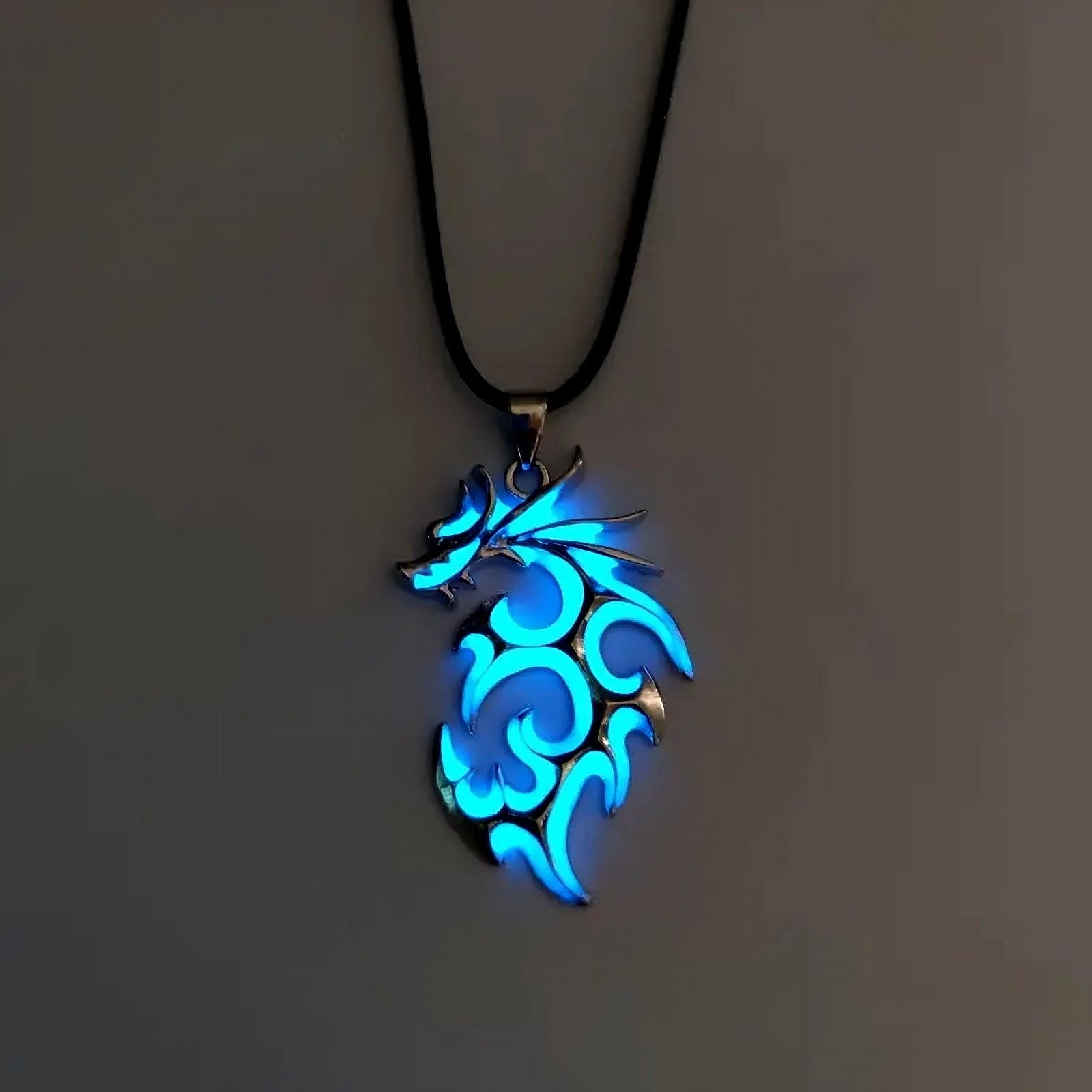 Fluorescerende drakenketting – een opvallende blikvanger op festivals en raves