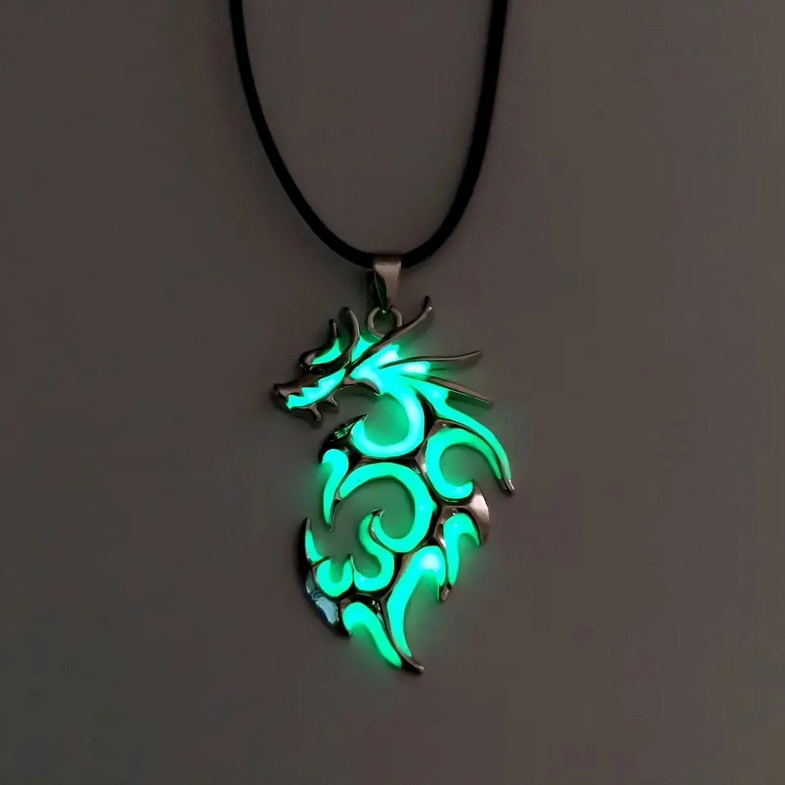 Fluorescerende drakenketting – een opvallende blikvanger op festivals en raves
