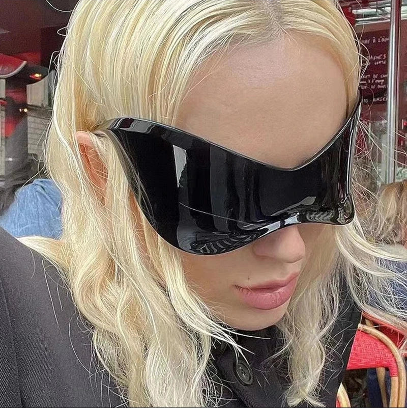Gebogene Eleganz Techno & Rave Brille