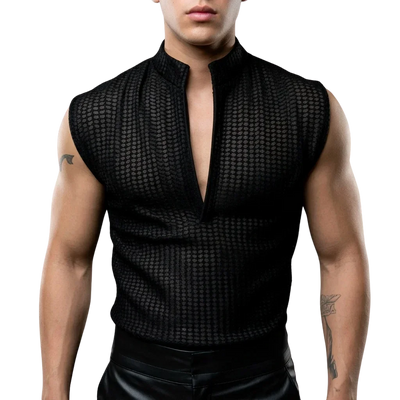 Shadow Grip Tanktop in Schwarz, ärmellos, Techno-Mode, Clubwear, Model frontal, elegante Textur