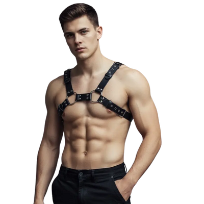 Zwarte Steel Circuit Harness met O-ringen en nieten, vooraanzicht aan model