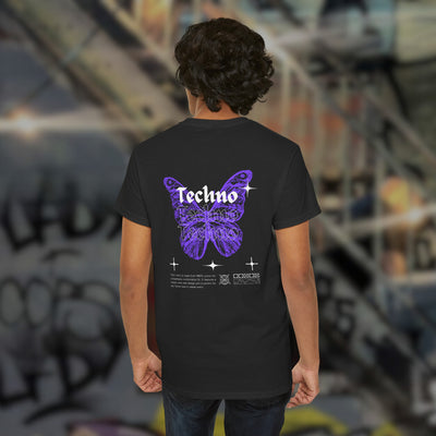 Zwart Techno Butterfly T-shirt bij model met krullen, achteraanzicht