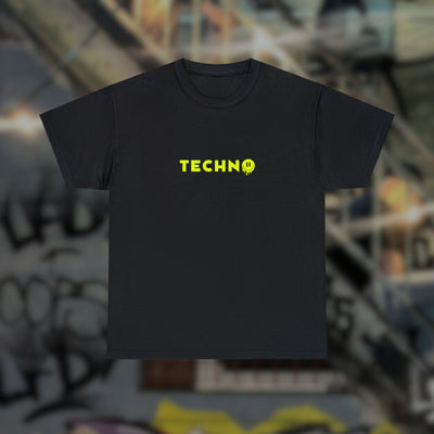 Zwart Techno Essentials T-shirt met gele TECHNO-tekst en smiley, vooraanzicht