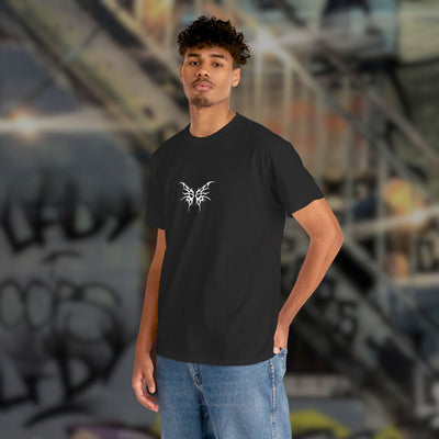 Zwart Tribal Techno Vibes T-shirt bij mannelijk model, vooraanzicht