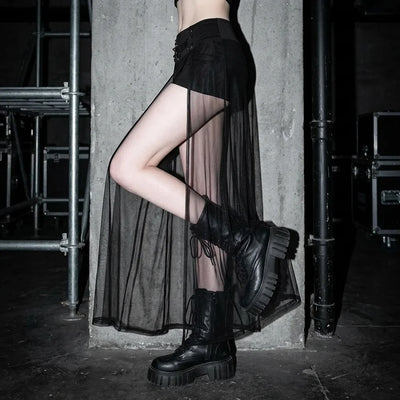 Dusk Mesh Rok, zijaanzicht met opgetrokken been bij model