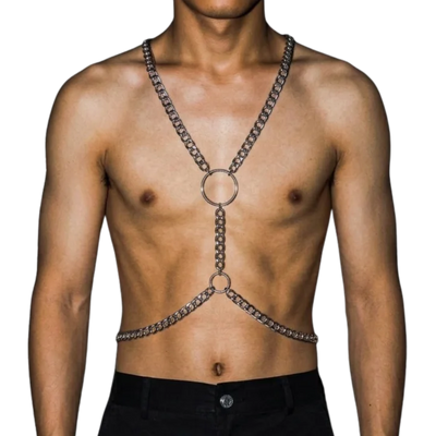 MetroPunk Brustkorb Body Chain auf männlichem Model, silber, Techno Rave Look, Clubwear