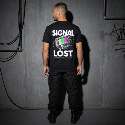 Zwart Signal Lost Heavy Cotton T-shirt, achteraanzicht volledig bij model #farbe_schwarz