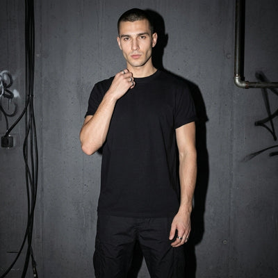 Zwart Signal Lost Heavy Cotton T-shirt, vooraanzicht bij model #farbe_schwarz