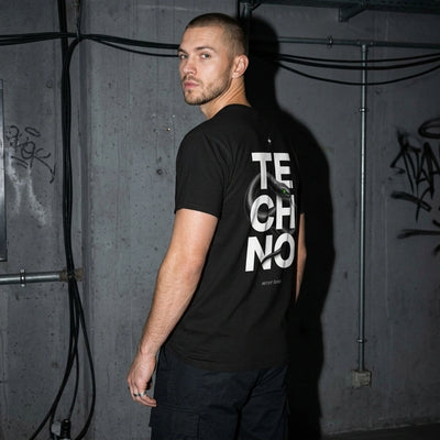 Zwart Venom Heavy Cotton T-shirt, rugprint bij model, blik over de schouder #farbe_schwarz
