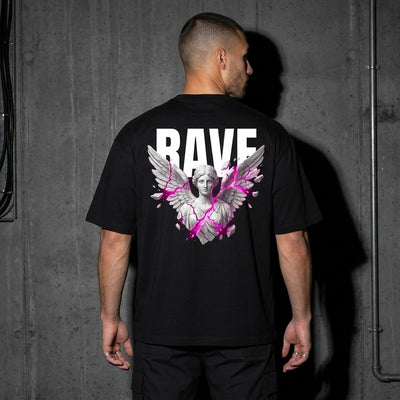 Zwart Rave Angel oversized T-shirt, achteraanzicht bij model