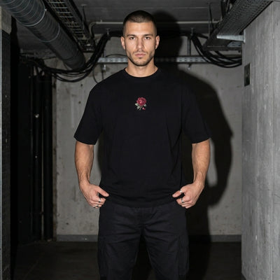 Zwart Rave Garden oversized T-shirt met kleine roos, vooraanzicht bij model #farbe_schwarz