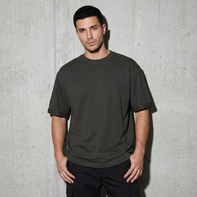 Antracietkleurig Venom oversized T-shirt, vooraanzicht bij model voor lichte muur #farbe_schwarz