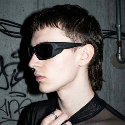 Shadow Vision Techno Brille - Ganzkörper-Aufnahme | Techno Essentials